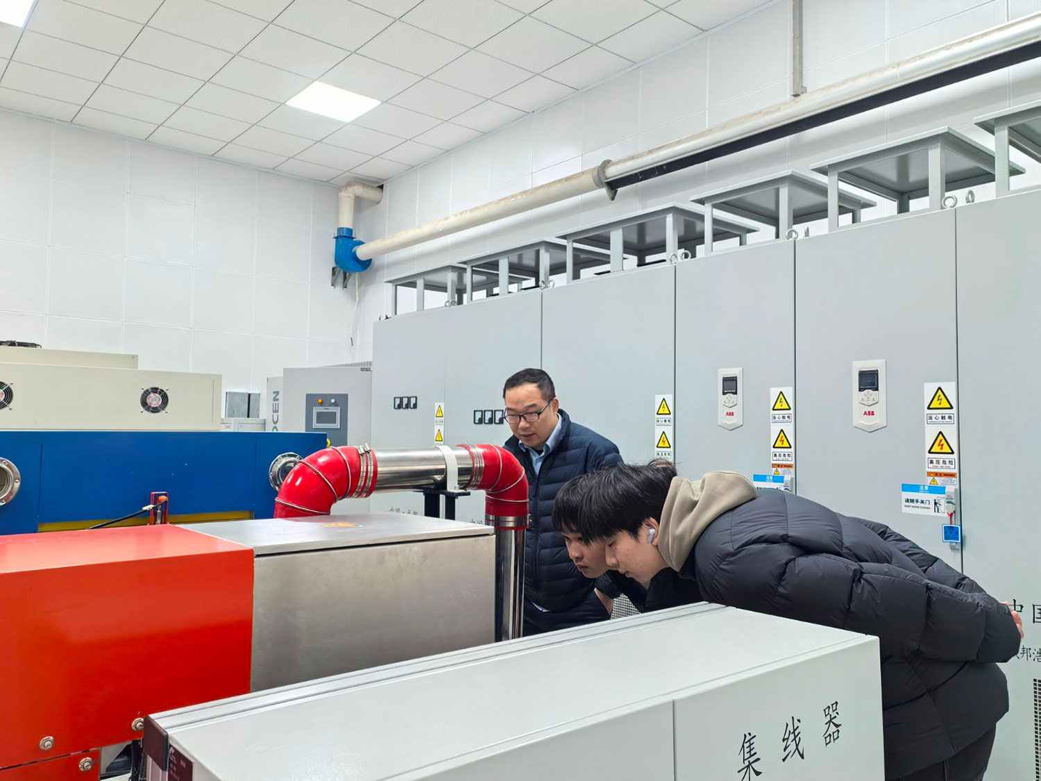 华研实验室质量和技术负责人来校指导实验室建设